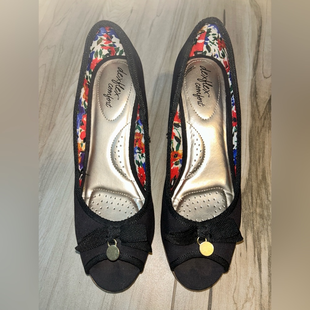 Black wedges